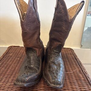 Vintage Vaquero Brown Leather Western Cowboy Boots with Square Toe
